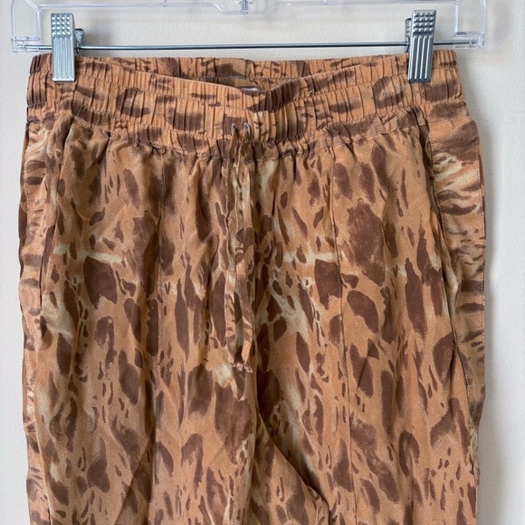 Tucker NYC Julia Silk Pants Small Animal Print Joggers NEW NWOT - Picture 2 of 7